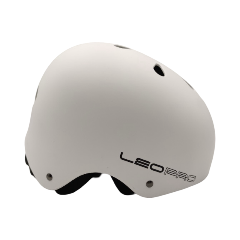 קסדת פעלולים מקצועית לילדים LEO PRO עם 11 פתחי אוורור - לבן