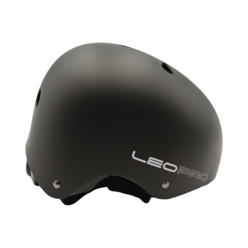 קסדת פעלולים מקצועית לילדים LEO PRO עם 11 פתחי אוורור - שחור